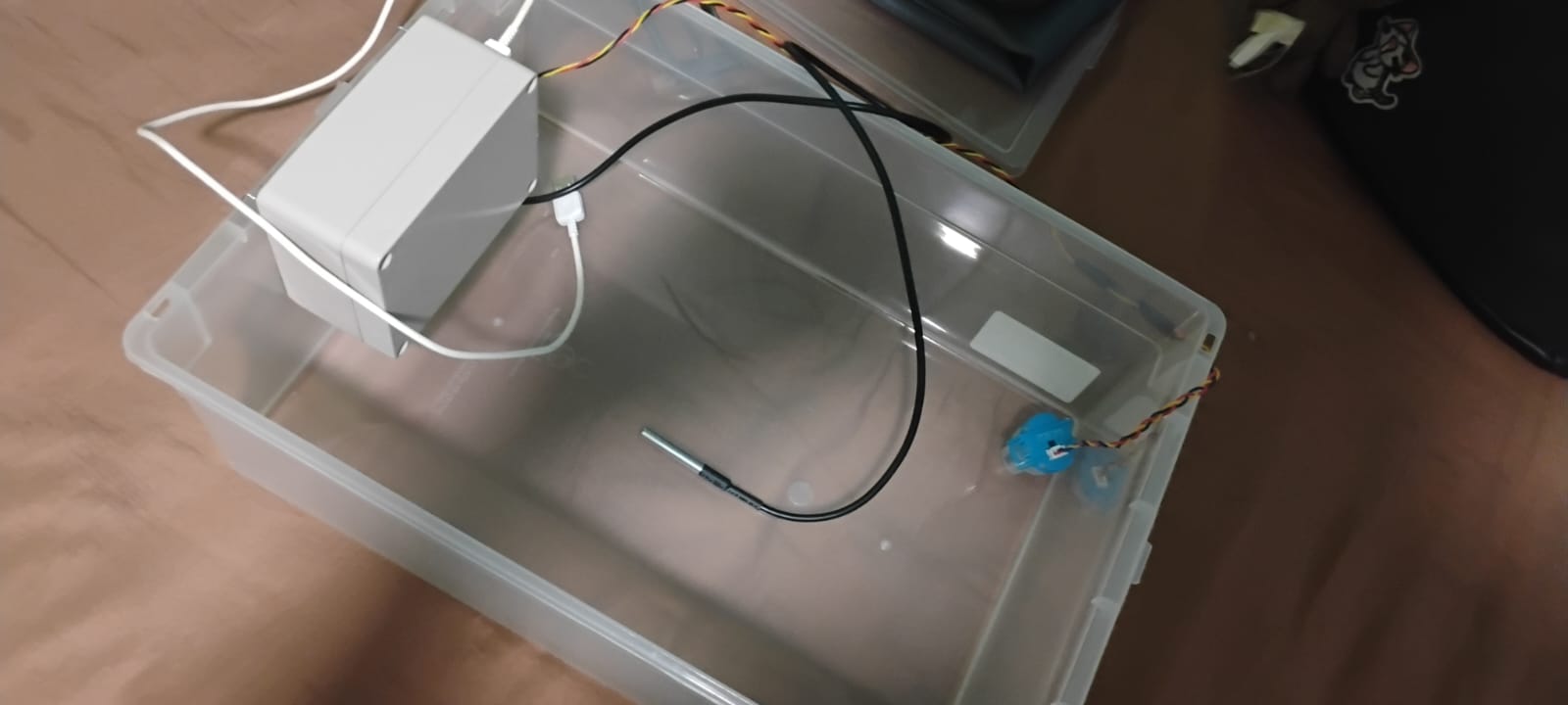 Vista del cableado del prototipo Atlán durante pruebas de laboratorio